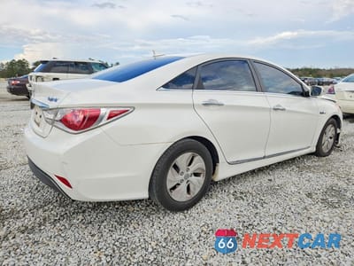 Trzecie zdjęcie samochodu z tyłu: 2013 HYUNDAI SONATA HYBRID BASE VIN:KMHEC4A49DA086085 - miniatura