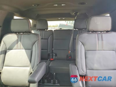 Zdjęcie 10 z 13 samochodu: 2026 CHEVROLET SUBURBAN VIN:1GNS5EKD2TR113172 - miniatura