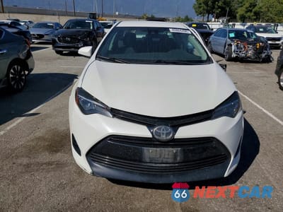 Piąte zdjęcie samochodu w środku: 2017 TOYOTA COROLLA LE VIN:5YFBURHE3HP684898 - miniatura