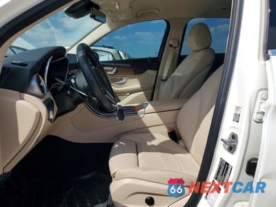 Zdjęcie 7 z 12 samochodu: 2022 MERCEDES-BENZ GLC 300 VIN:W1N0G8DB8NV362943 - miniatura