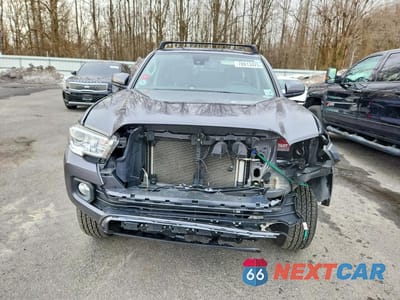 Piąte zdjęcie samochodu w środku: 2021 TOYOTA TACOMA DOUBLE CAB VIN:3TYDZ5BN0MT004120 - miniatura