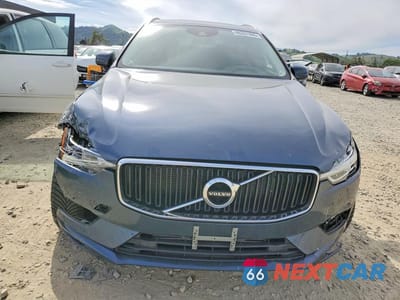 Piąte zdjęcie samochodu w środku: 2020 VOLVO XC60 T6 MOMENTUM VIN:YV4A22RK3L1454768 - miniatura