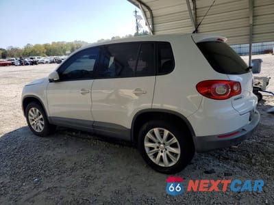 Drugie zdjęcie samochodu z przodu: 2010 VOLKSWAGEN TIGUAN S VIN:WVGAV7AXXAW538175 - miniatura