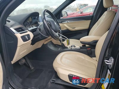 Zdjęcie 7 z 12 samochodu: 2017 BMW X1 XDRIVE28I VIN:WBXHT3Z37H4A65107 - miniatura