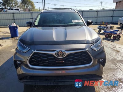 Piąte zdjęcie samochodu w środku: 2023 TOYOTA HIGHLANDER XLE VIN:5TDKDRAH8PS004858 - miniatura