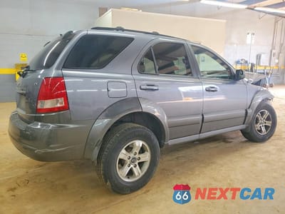 Trzecie zdjęcie samochodu z tyłu: 2005 KIA SORENTO LX VIN:KNDJD733055361391 - miniatura