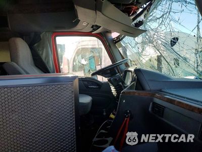 Piąte zdjęcie samochodu w środku: 2019 INTERNATIONAL LS532 SEMI TRUCK VIN:3HSLGAPR8KN332059 - miniatura