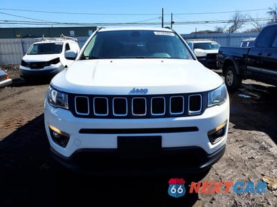 Piąte zdjęcie samochodu w środku: 2019 JEEP COMPASS LATITUDE VIN:3C4NJDBB9KT835738 - miniatura