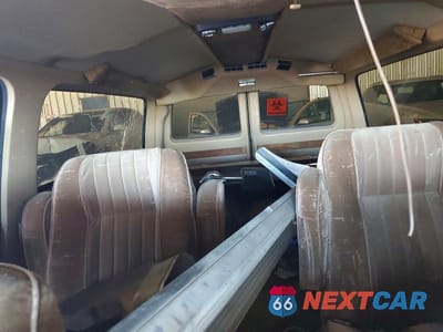 Zdjęcie 10 z 13 samochodu: 1987 CHEVROLET SUBURBAN R20 VIN:1GCGR26N8HF133214 - miniatura