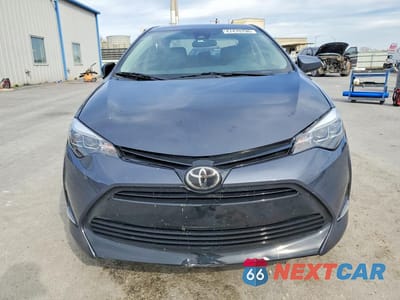 Piąte zdjęcie samochodu w środku: 2018 TOYOTA COROLLA XLE VIN:5YFBURHE2JP759225 - miniatura