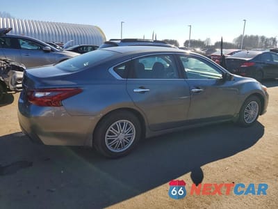Trzecie zdjęcie samochodu z tyłu: 2018 NISSAN ALTIMA 2.5 S VIN:1N4AL3AP8JC166152 - miniatura