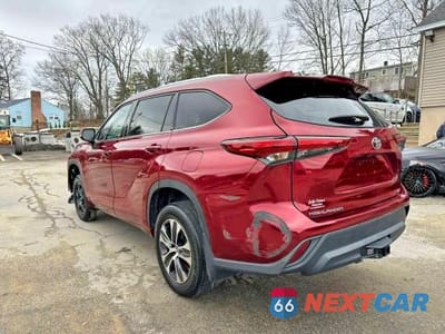 Drugie zdjęcie samochodu z przodu: 2021 TOYOTA HIGHLANDER XLE VIN:5TDHZRAH8MS520841 - miniatura