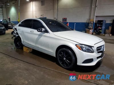 Czwarte zdjęcie samochodu z boku: 2015 MERCEDES-BENZ C 300 4MATIC VIN:55SWF4KB8FU060647 - miniatura