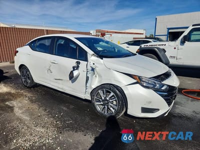 Czwarte zdjęcie samochodu z boku: 2025 NISSAN VERSA SV VIN:3N1CN8EV4SL867296 - miniatura