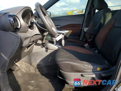Zdjęcie 7 z 12 samochodu: 2019 NISSAN KICKS SR VIN:3N1CP5CUXKL481727 - miniatura