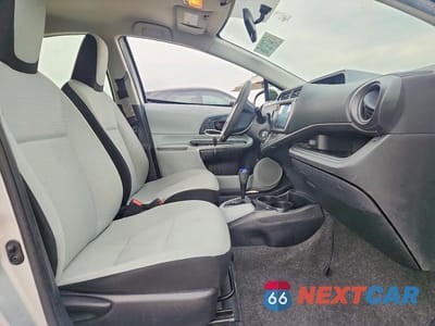 Zdjęcie 7 z 12 samochodu: 2014 TOYOTA PRIUS C ONE VIN:JTDKDTB37E1064558 - miniatura