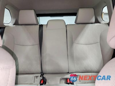 Zdjęcie 10 z 13 samochodu: 2023 TOYOTA COROLLA CROSS L VIN:7MUAAABGXPV051052 - miniatura