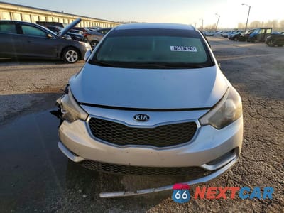 Piąte zdjęcie samochodu w środku: 2015 KIA FORTE LX VIN:KNAFK4A63F5297126 - miniatura