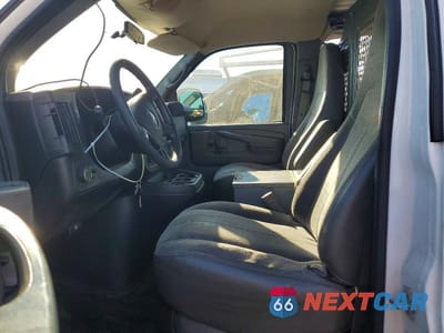 Zdjęcie 7 z 13 samochodu: 2015 CHEVROLET EXPRESS G2500 VIN:1GCWGFCF6F1240357 - miniatura