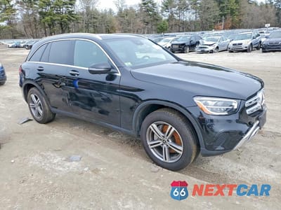 Czwarte zdjęcie samochodu z boku: 2021 MERCEDES-BENZ GLC 300 4MATIC VIN:W1N0G8EB9MV285190 - miniatura