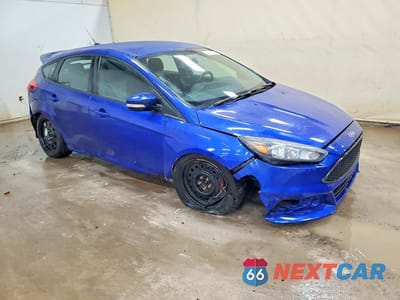 Czwarte zdjęcie samochodu z boku: 2015 FORD FOCUS ST VIN:1FADP3L96FL274471 - miniatura
