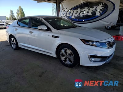 Czwarte zdjęcie samochodu z boku: 2013 KIA OPTIMA HYBRID LX VIN:KNAGM4AD1D5041447 - miniatura