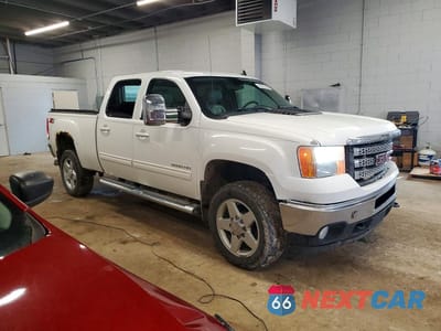 Czwarte zdjęcie samochodu z boku: 2011 GMC SIERRA K2500 SLT VIN:1GT121E86BF164954 - miniatura