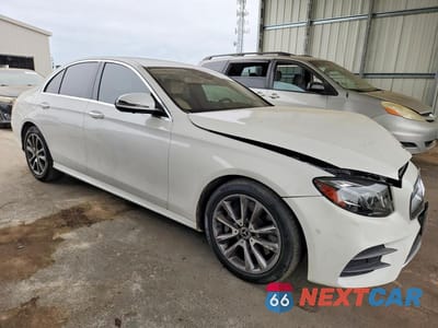 Czwarte zdjęcie samochodu z boku: 2020 MERCEDES-BENZ E 450 4MATIC VIN:WDDZF6JB6LA727821 - miniatura