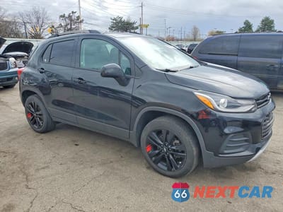 Czwarte zdjęcie samochodu z boku: 2020 CHEVROLET TRAX 1LT VIN:3GNCJPSB3LL232429 - miniatura