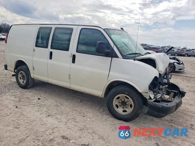 Czwarte zdjęcie samochodu z boku: 2018 CHEVROLET EXPRESS 2500 CARGO DELIVERY VAN VIN:1GCWGAFG1J1339572 - miniatura