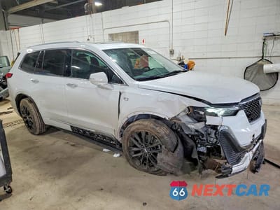 Czwarte zdjęcie samochodu z boku: 2025 CADILLAC XT6 LUXURY VIN:1GYKPBR44SZ159716 - miniatura