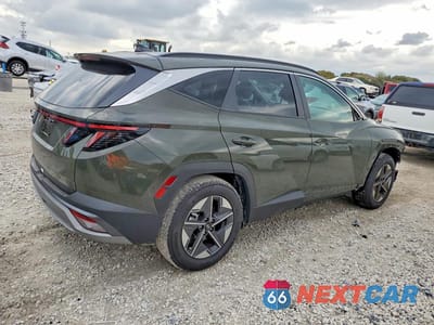 Trzecie zdjęcie samochodu z tyłu: 2026 HYUNDAI TUCSON SEL PREMIUM VIN:5NMJC3DE2TH648768 - miniatura