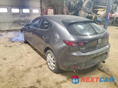 Drugie zdjęcie samochodu z przodu: 2021 MAZDA 3 PREFERRED VIN:JM1BPBLLXM1340830 - miniatura