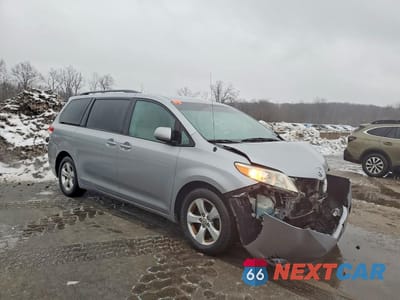 Czwarte zdjęcie samochodu z boku: 2011 TOYOTA SIENNA LE 8-PASSENGER VIN:5TDKK3DC0BS082000 - miniatura