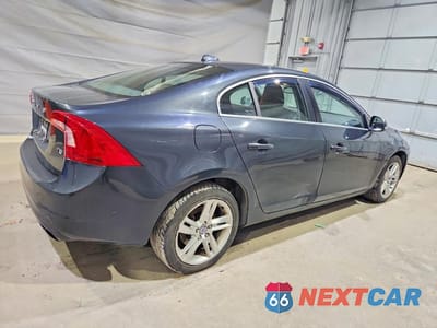 Trzecie zdjęcie samochodu z tyłu: 2014 VOLVO S60 T5 VIN:YV1612FS7E2275530 - miniatura