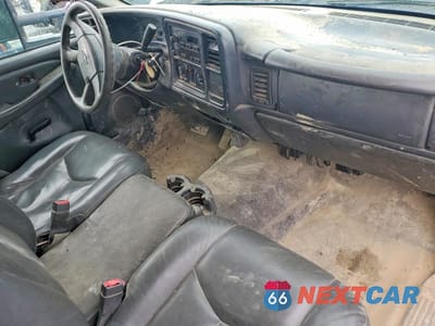 Zdjęcie 8 z 14 samochodu: 2004 CHEVROLET SILVERADO C3500 VIN:1GBJC34U24E235622 - miniatura