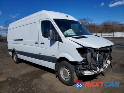 Czwarte zdjęcie samochodu z boku: 2015 MERCEDES-BENZ SPRINTER 2500 VIN:WD3PE8DC1FP139177 - miniatura