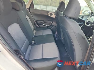 Zdjęcie 10 z 14 samochodu: 2025 KIA SOUL LX VIN:KNDJ23AUXS7949499 - miniatura