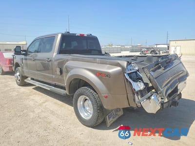 Drugie zdjęcie samochodu z przodu: 2022 FORD F350 LARIAT VIN:1FT8W3DT5NEF23449 - miniatura