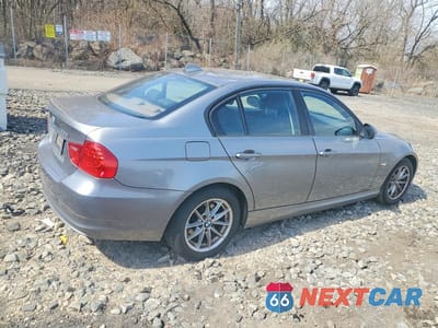 Trzecie zdjęcie samochodu z tyłu: 2010 BMW 328 XI SULEV VIN:WBAPK5C53AA651984 - miniatura