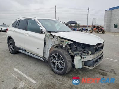 Czwarte zdjęcie samochodu z boku: 2018 BMW X1 SDRIVE28I VIN:WBXHU7C3XJ5H39408 - miniatura