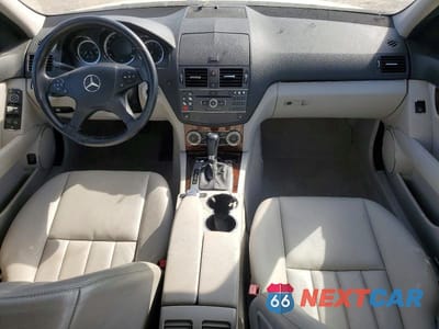 Zdjęcie 8 z 12 samochodu: 2010 MERCEDES-BENZ C 300 VIN:WDDGF5EB3AF429383 - miniatura