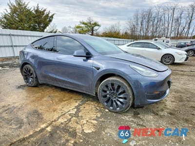Czwarte zdjęcie samochodu z boku: 2023 TESLA MODEL Y VIN:7SAYGAEE8PF616469 - miniatura