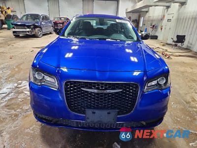 Piąte zdjęcie samochodu w środku: 2020 CHRYSLER 300 TOURING VIN:2C3CCAAG7LH173704 - miniatura