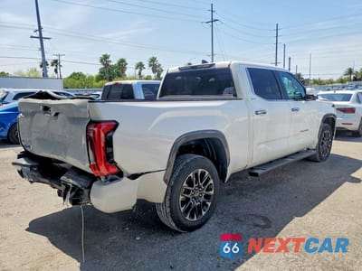 Trzecie zdjęcie samochodu z tyłu: 2026 TOYOTA TUNDRA LIMITED VIN:5TFJA5EC5TX051054 - miniatura