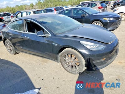 Czwarte zdjęcie samochodu z boku: 2018 TESLA MODEL 3 VIN:5YJ3E1EBXJF181996 - miniatura