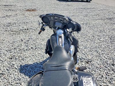 Zdjęcie 6 z 8 samochodu: 2017 HARLEY-DAVIDSON FLHTK ULTRA LIMITED VIN:1HD1KED16HB677082 - miniatura