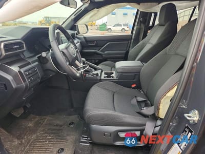 Zdjęcie 7 z 12 samochodu: 2025 TOYOTA 4RUNNER SR5 VIN:JTEVA5BR6S5049832 - miniatura