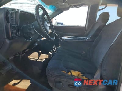 Zdjęcie 7 z 12 samochodu: 2001 CHEVROLET SILVERADO K2500 HEAVY DUTY VIN:1GCHK23U11F162774 - miniatura