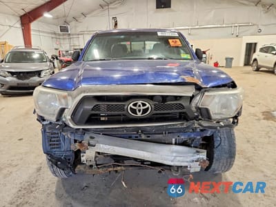 Piąte zdjęcie samochodu w środku: 2015 TOYOTA TACOMA V6 VIN:3TMLU4EN0FM189946 - miniatura